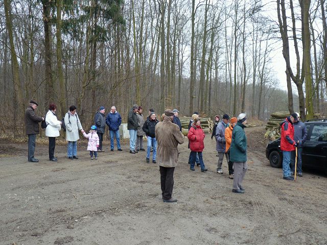 Die Wandertruppe des BBV in der Liebenburger Staatsforst kurz hinter dem Freibad Liebenburg