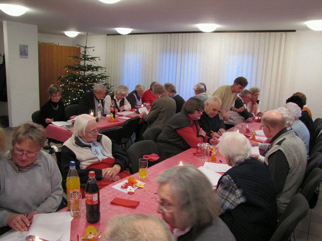 2012 sorgte das Weihnachtsquiz von Mathias Bntgen fr Kurzweil und gute Laune bei den lteren einwohnern des Ortes